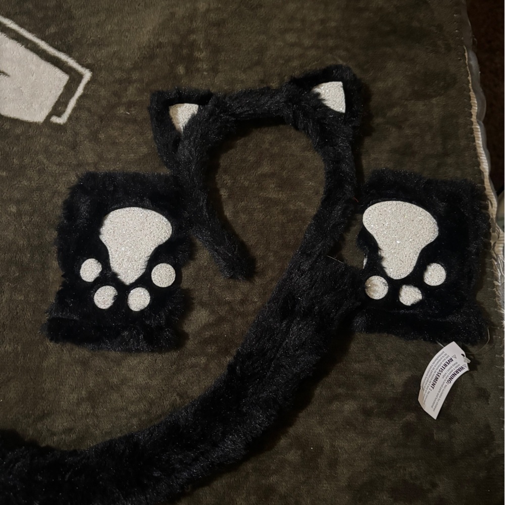 Claire's Black and White Cat Ears and Paws Set